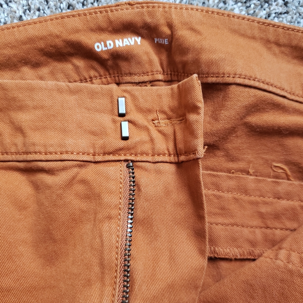 Old Navy pixie pants - Picture 3 of 4